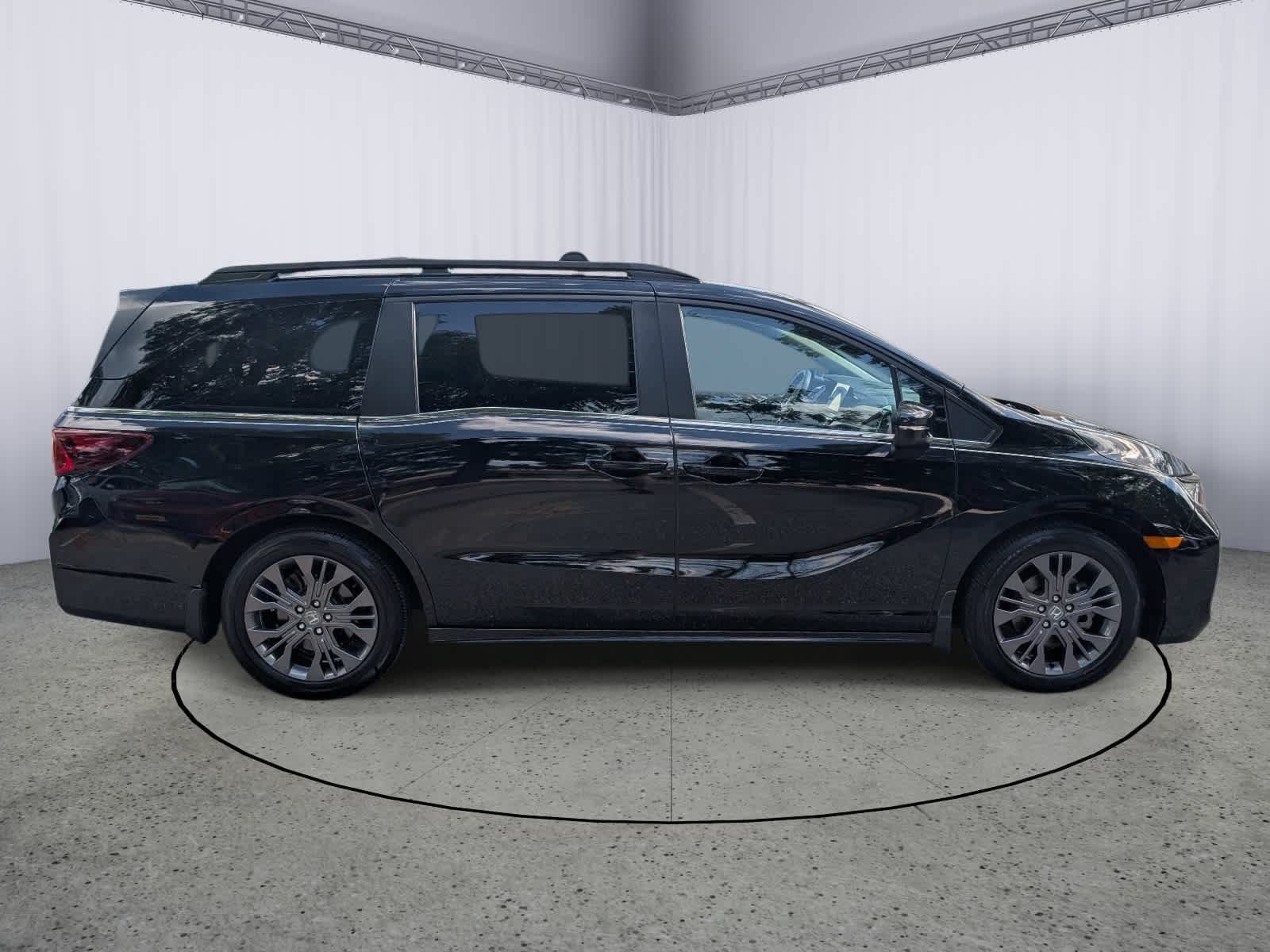 Certified 2025 Honda Odyssey Touring image 2