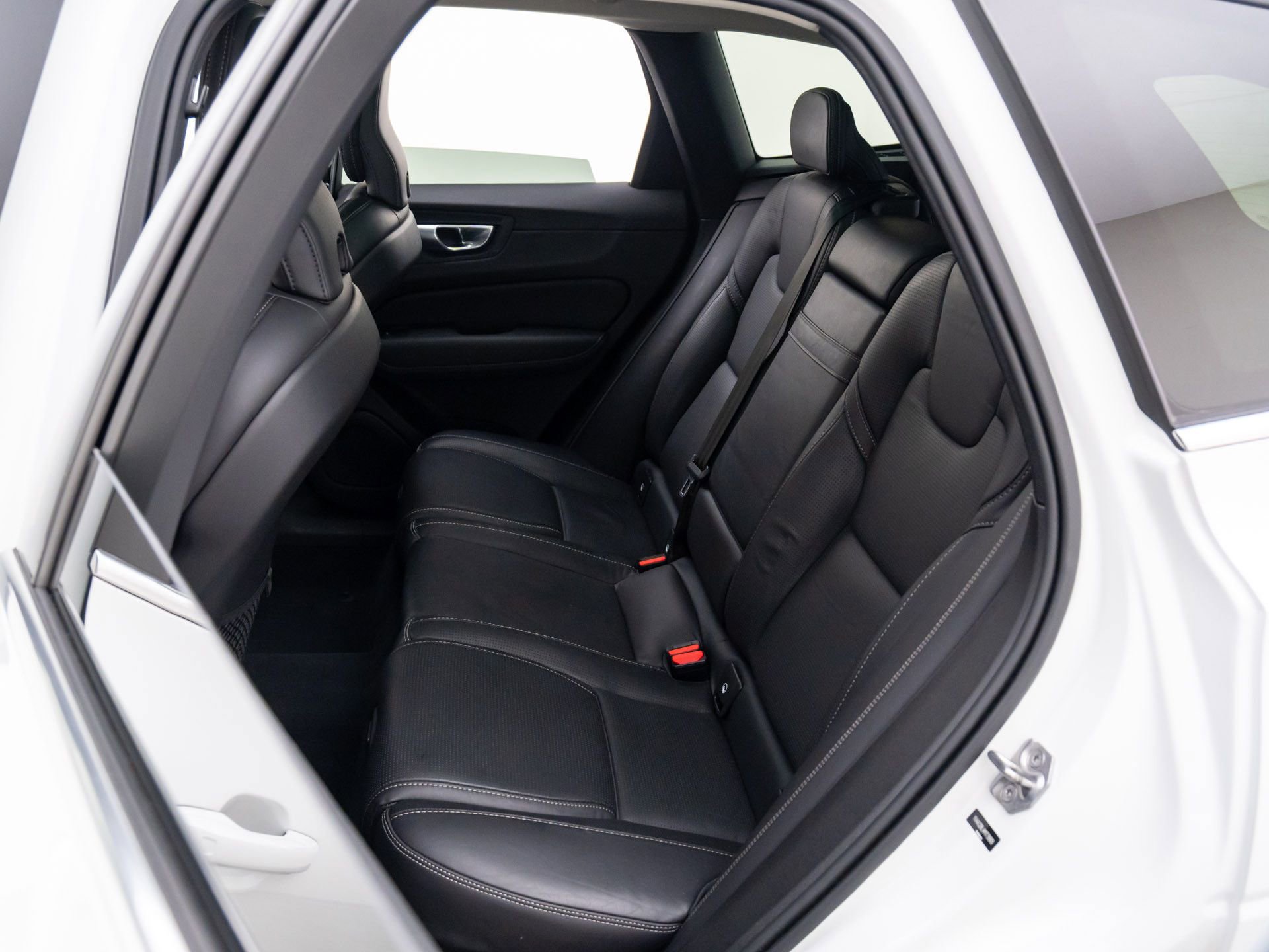 Used 2021 Volvo XC60 T6 Inscription w/ Advanced Package image 16