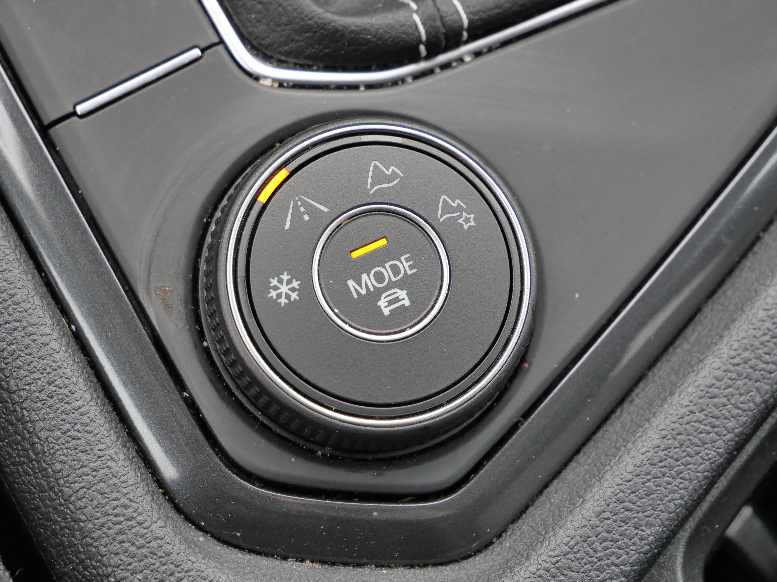 Certified 2022 Volkswagen Tiguan SE image 28