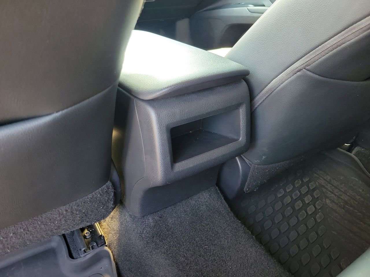 Used 2019 Toyota Camry SE image 11