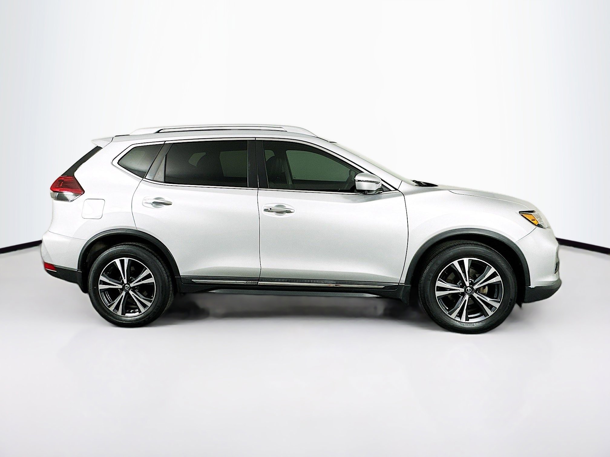 Used 2018 Nissan Rogue SL w/ Premium Package image 10