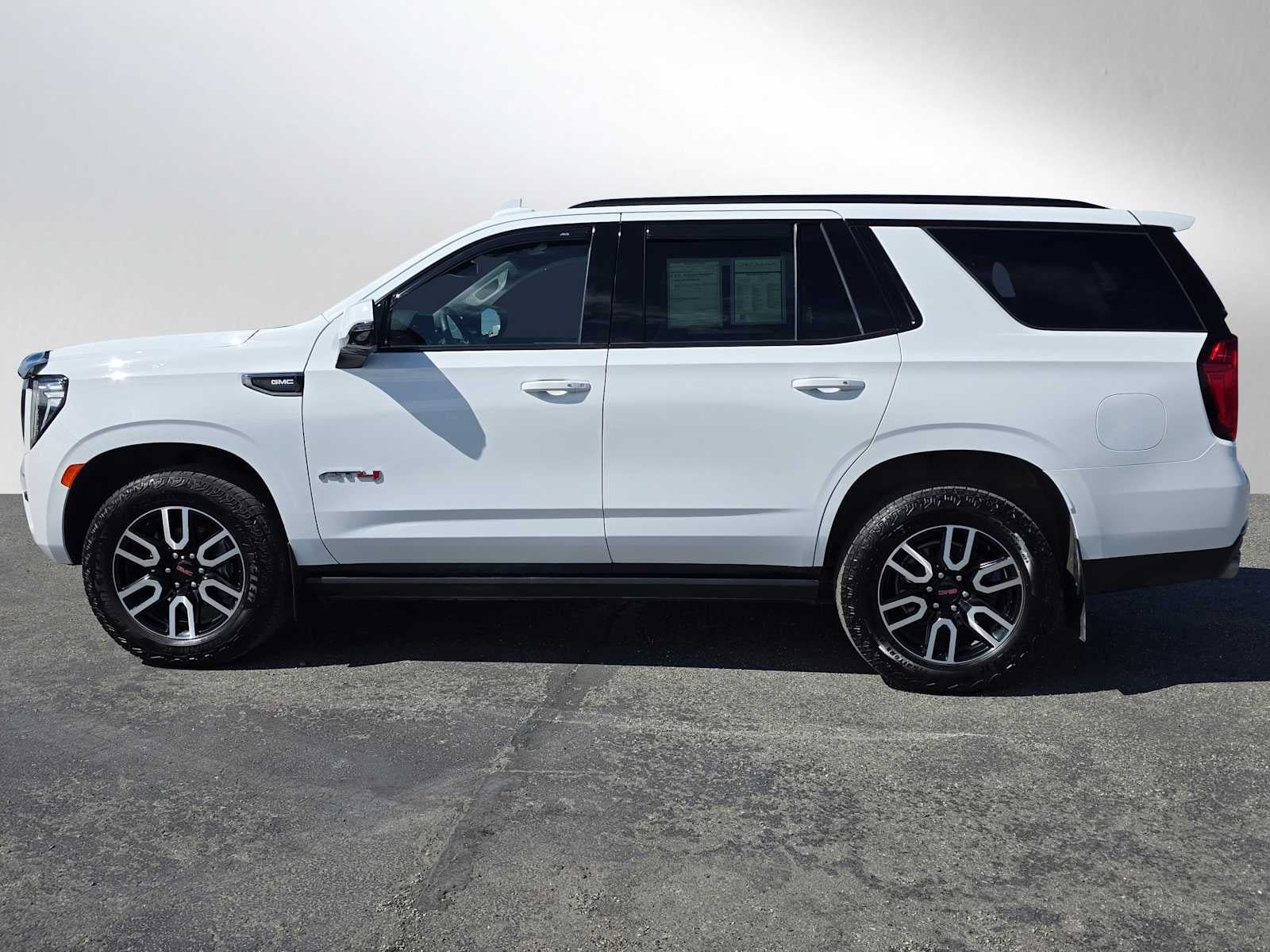Used 2023 GMC Yukon AT4 w/ AT4 Premium Plus Package AWD/4WD image 6