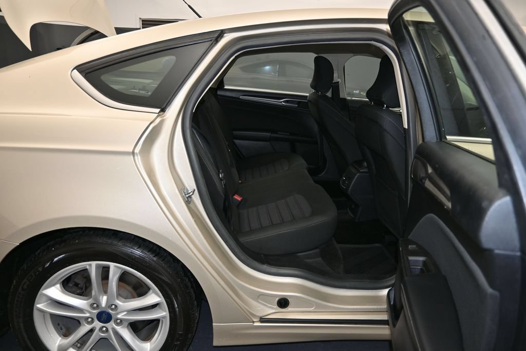 Used 2018 Ford Fusion SE w/ Fusion SE Technology Package FWD image 26