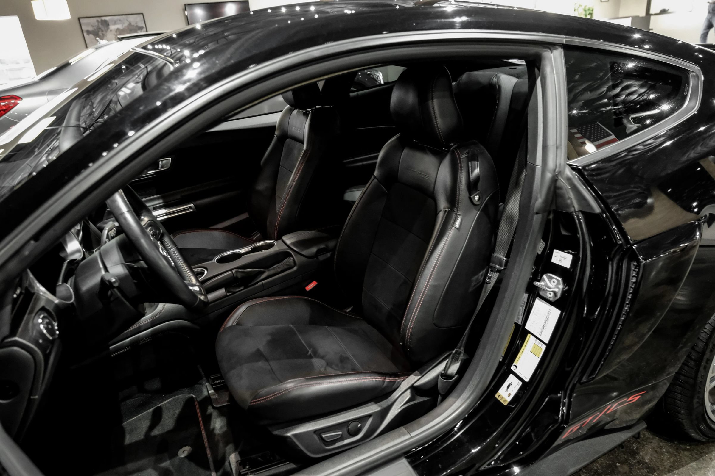 Used 2022 Ford Mustang GT Premium w/ Equipment Group 401A RWD image 26