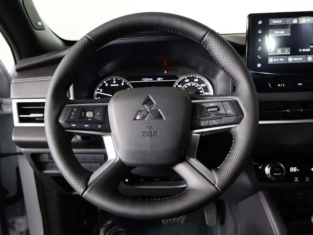 New 2026 Mitsubishi Outlander LE FWD image 36