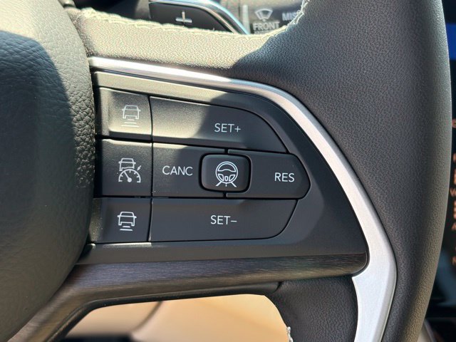 New 2026 Jeep Grand Cherokee Limited w/ Limited Altitude Package AWD/4WD image 19