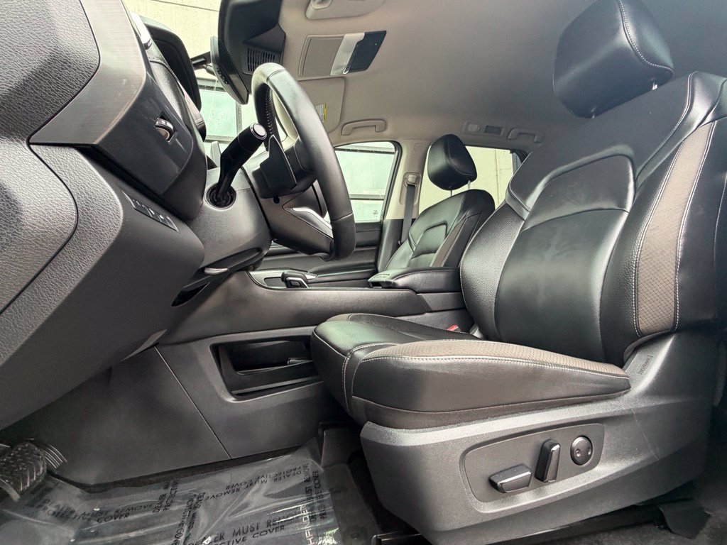 Used 2025 Nissan Pathfinder SL w/ Black Appearance Package AWD/4WD image 11