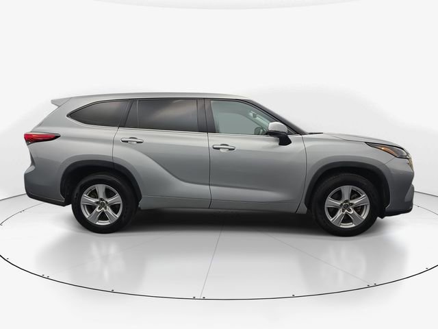 Used 2022 Toyota Highlander L image 11