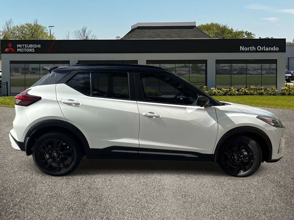 Used 2023 Nissan Kicks SR w/ SR Premium Package FWD image 6