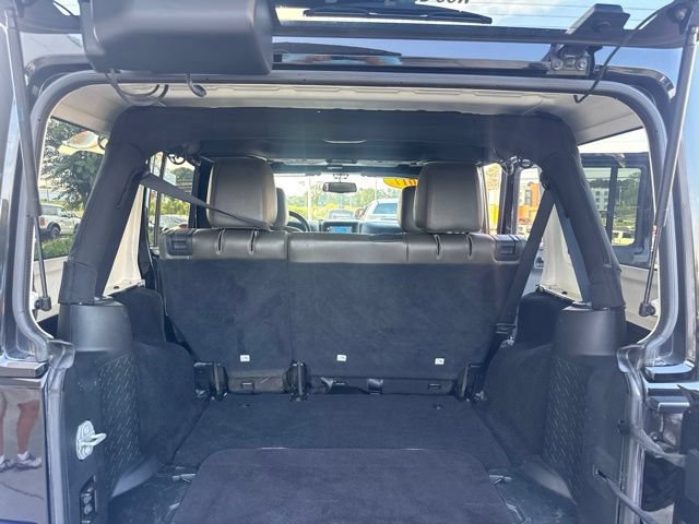 Used 2017 Jeep Wrangler Unlimited Sahara w/ Connectivity Group AWD/4WD image 15