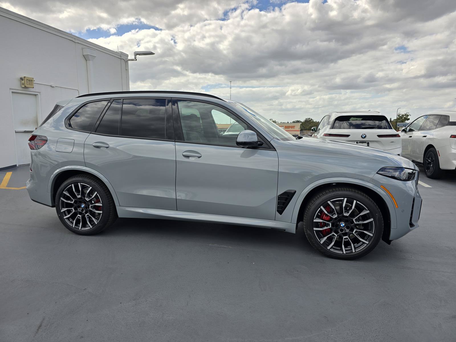 New 2026 BMW X5 xDrive50e w/ M Sport Package AWD/4WD image 26