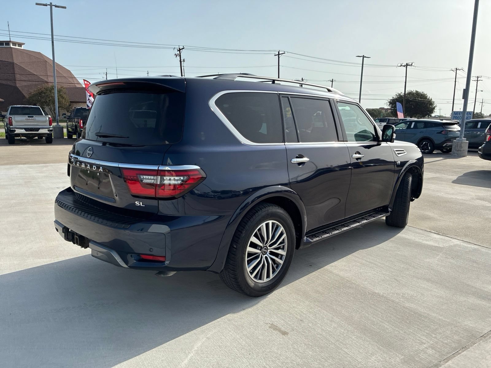 Used 2021 Nissan Armada SL RWD image 3