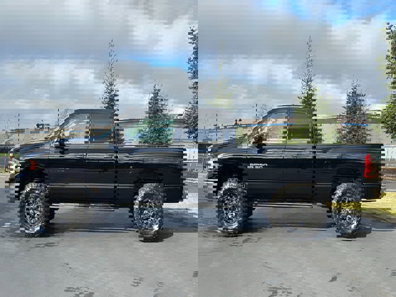 Used 2005 Dodge Ram 2500 Truck ST w/ Trailer Tow Group image 2