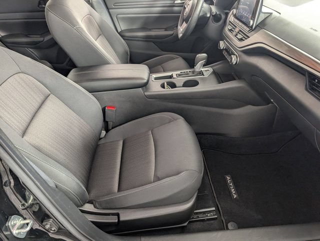 Used 2025 Nissan Altima 2.5 SV FWD image 30