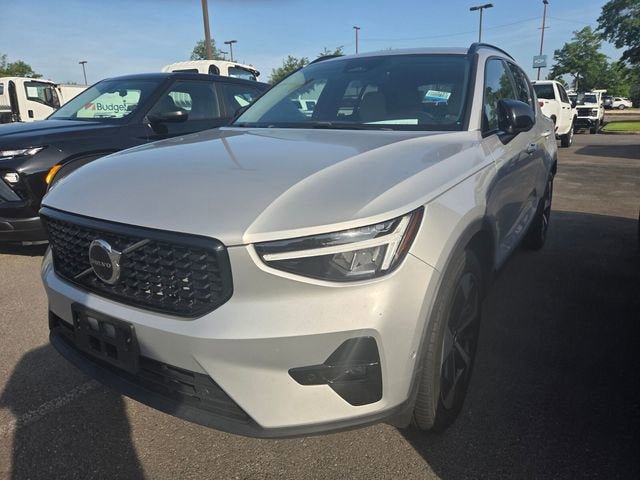 Used 2023 Volvo XC40 B4 Ultimate FWD image 5