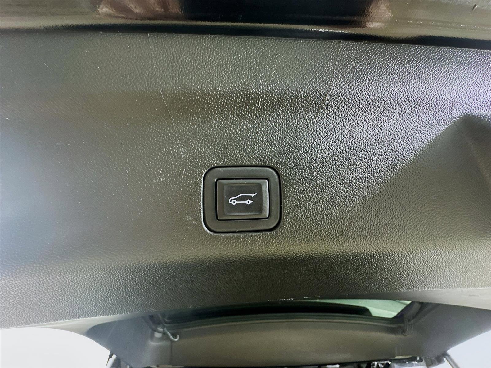 Used 2023 Chevrolet Tahoe High Country w/ Advanced Technology Package image 39