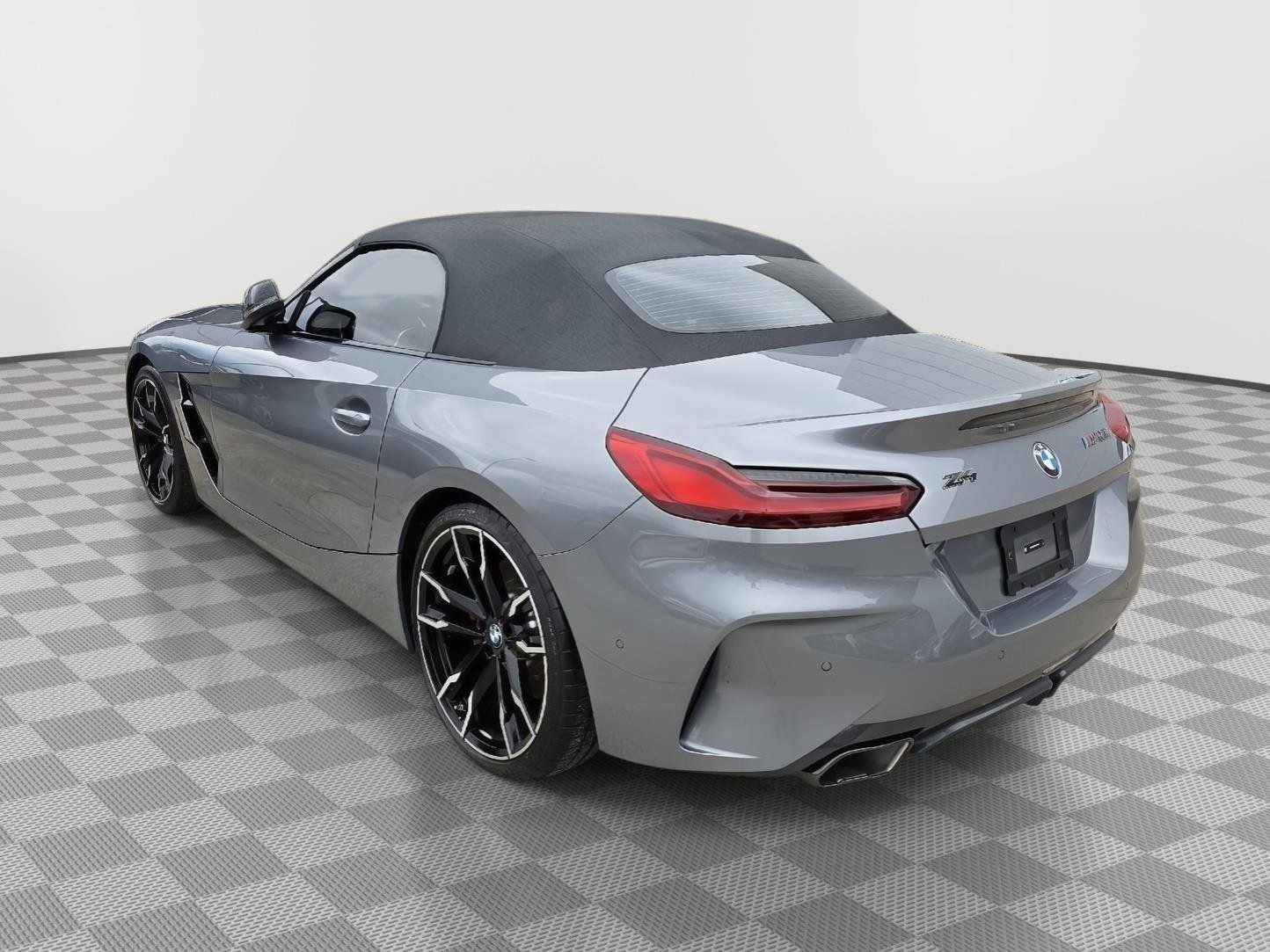 Used 2025 BMW Z4 M40i w/ Premium Package image 7