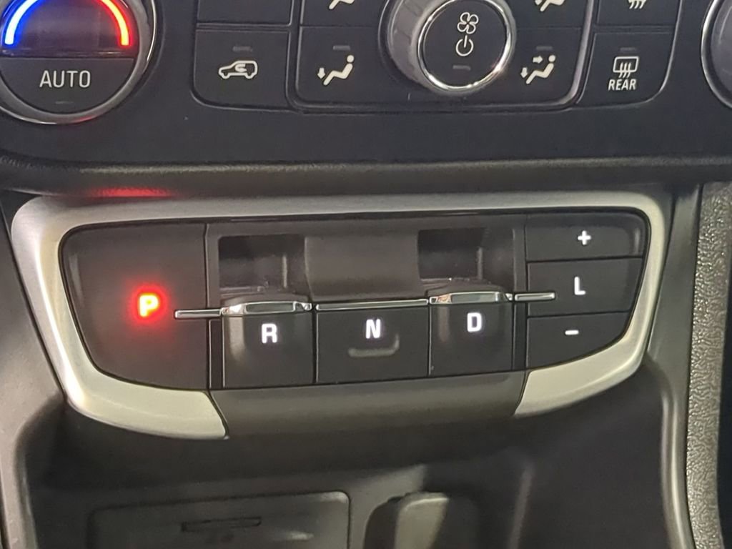 Used 2024 GMC Terrain SLT w/ Infotainment Package II FWD image 32