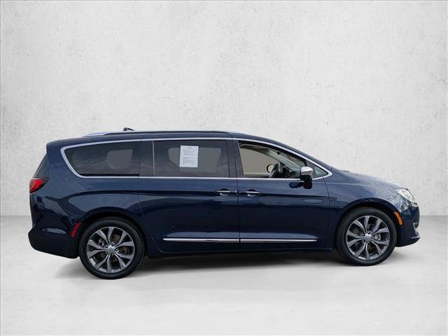 Used 2017 Chrysler Pacifica Limited w/ UConnect Theater Package image 4
