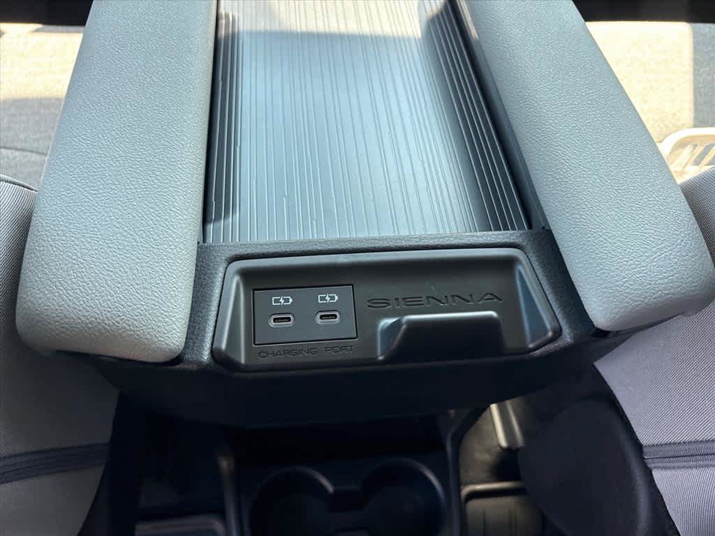 New 2026 Toyota Sienna LE FWD image 9