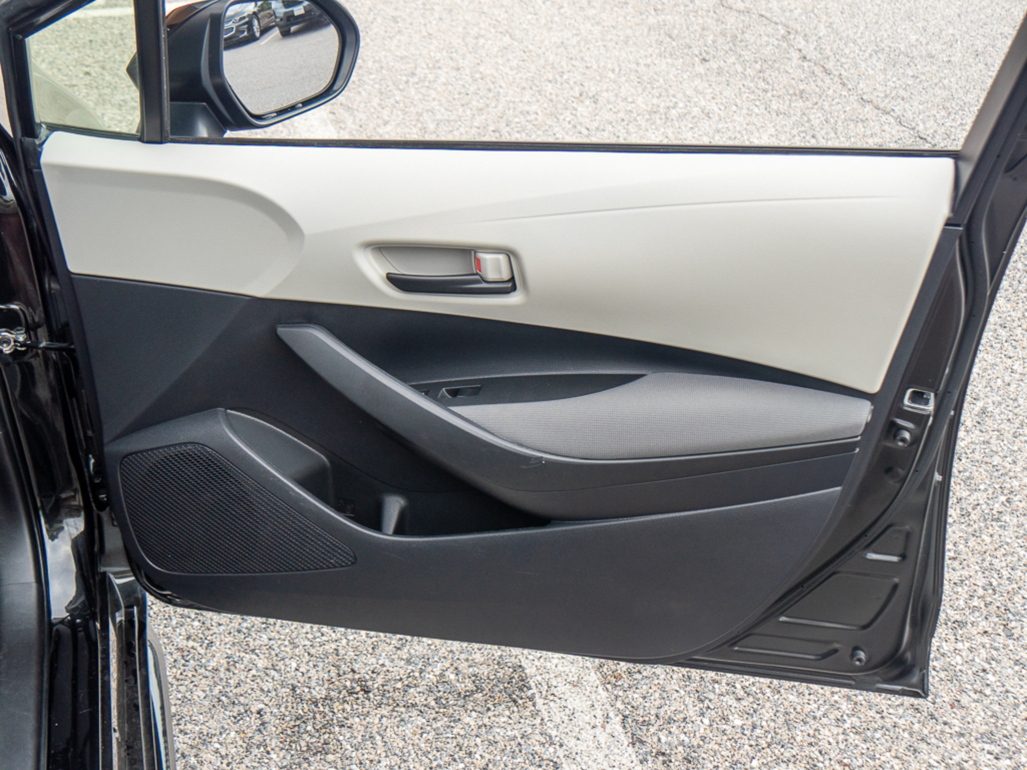 Used 2022 Toyota Corolla LE FWD image 16