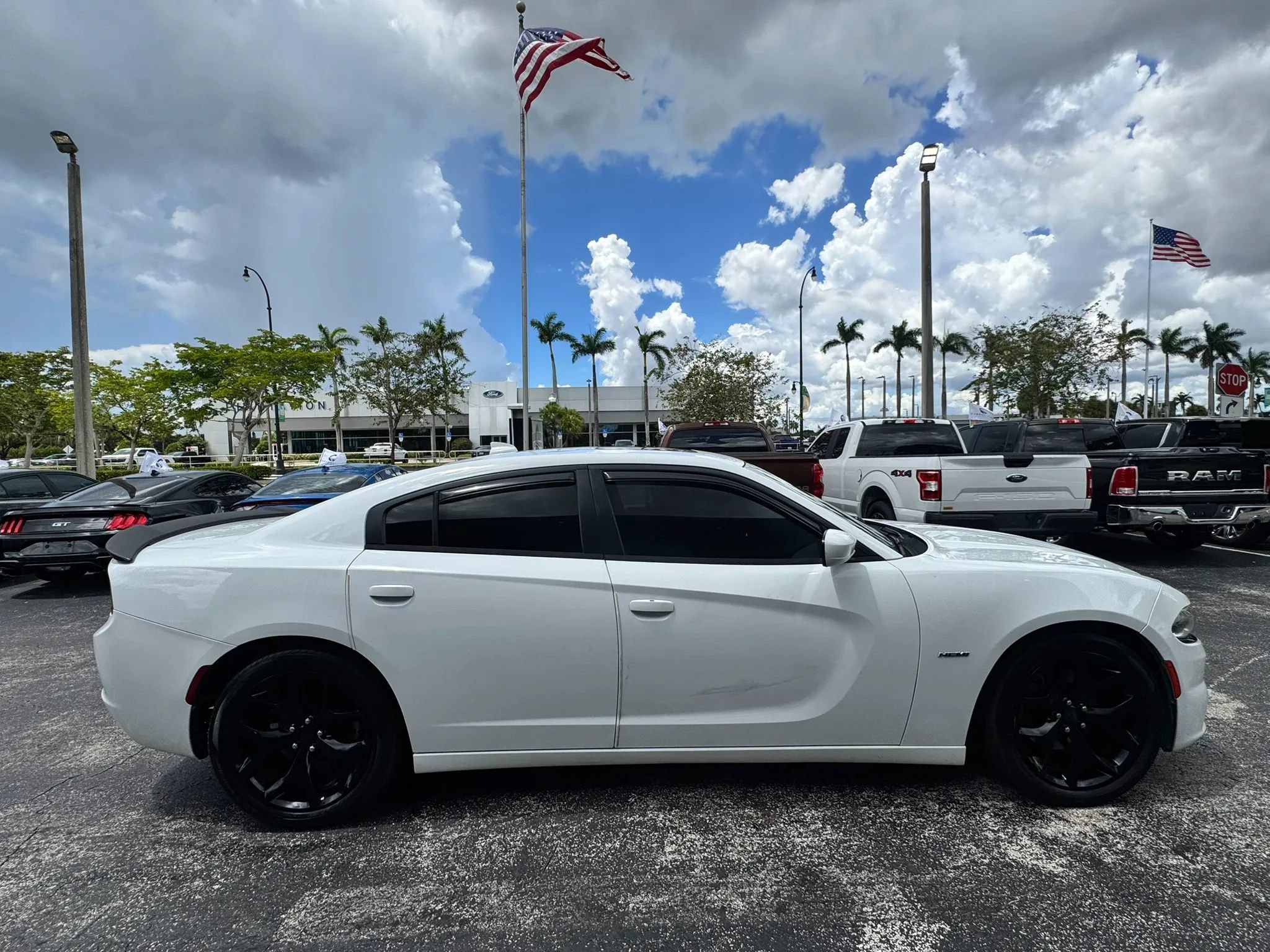 Used 2015 Dodge Charger R/T w/ Plus Group RWD image 9