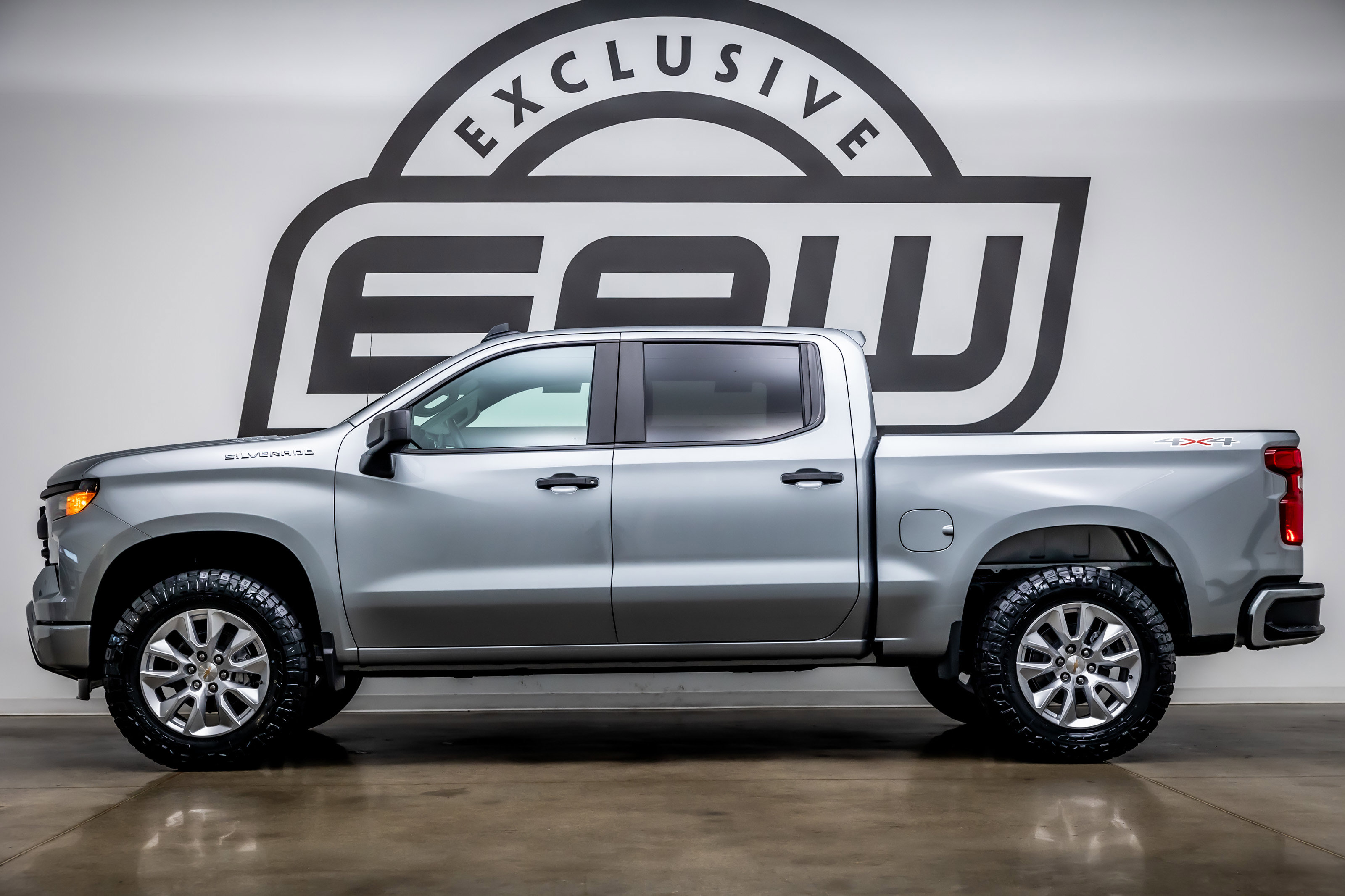 Used 2025 Chevrolet Silverado 1500 Custom image 5