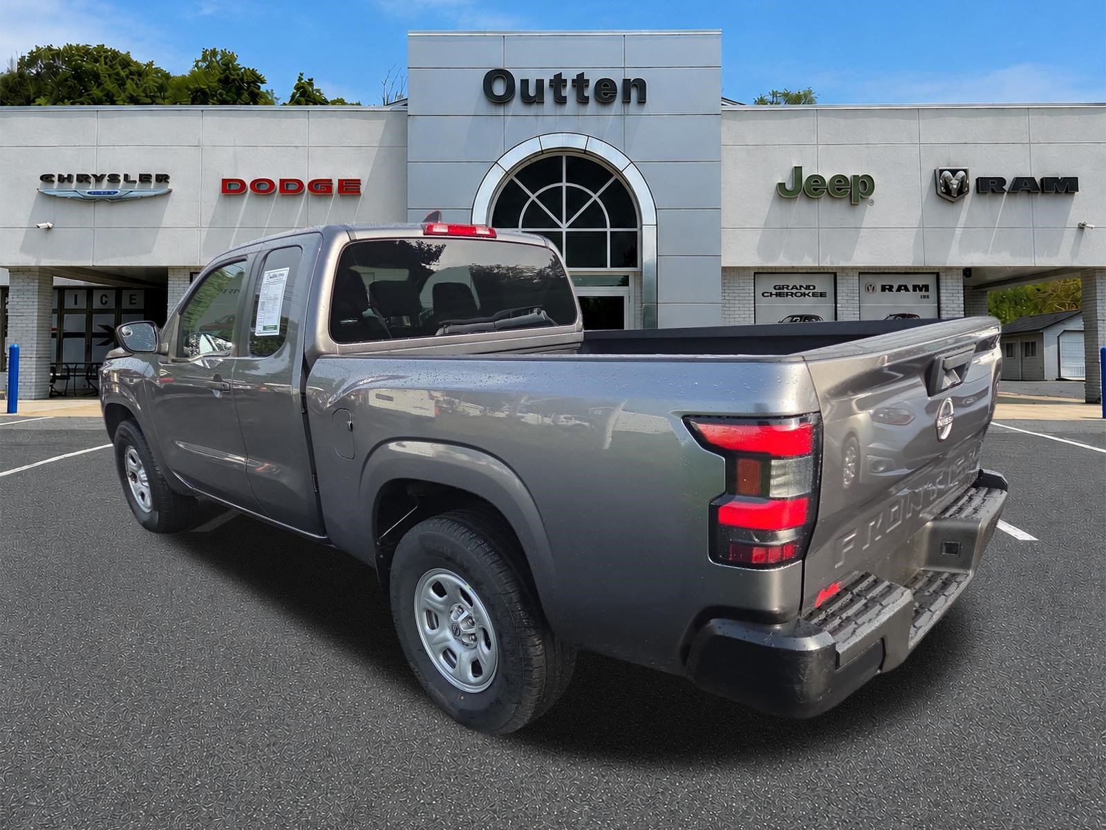 Used 2022 Nissan Frontier S RWD image 6