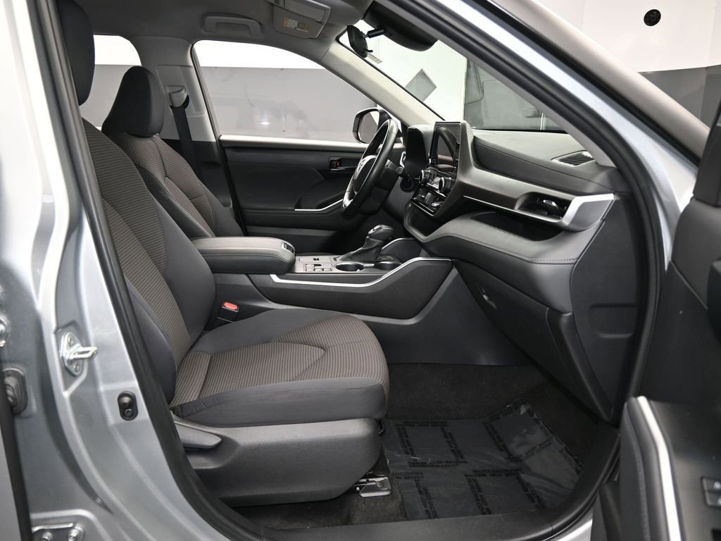 Used 2023 Toyota Highlander LE image 48