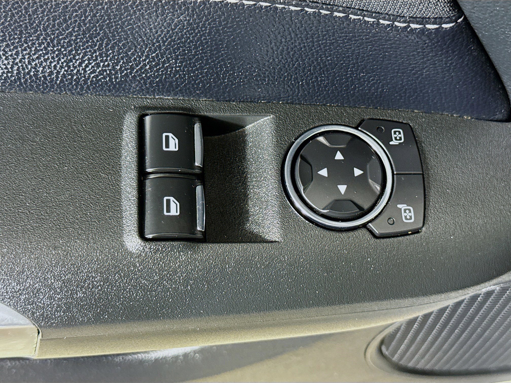 Used 2019 Ford Mustang Coupe image 24