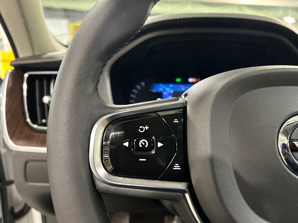Certified 2024 Volvo XC60 T8 Ultimate w/ Protection Package Premier image 13