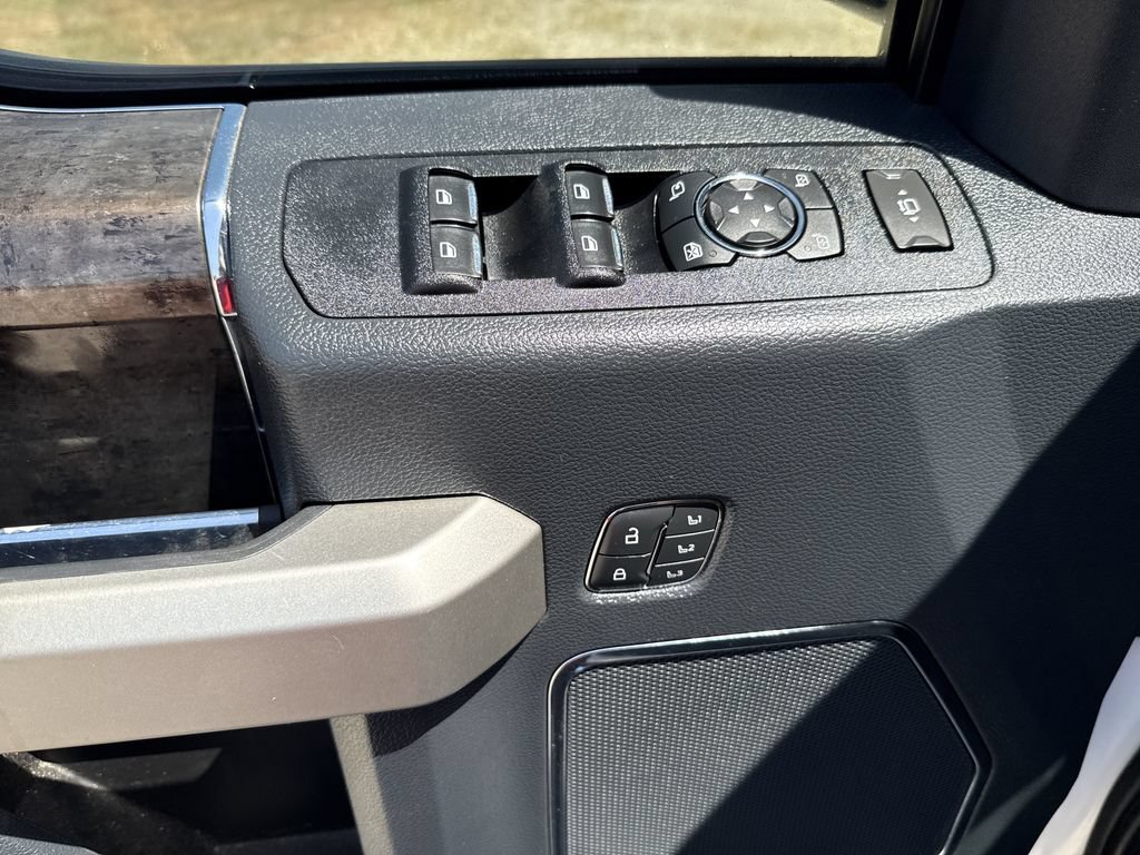 Used 2022 Ford F250 Lariat w/ Lariat Value Package AWD/4WD image 11
