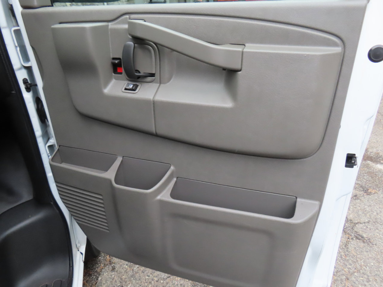 Used 2019 Chevrolet Express 2500 w/ Driver Convenience Package image 17