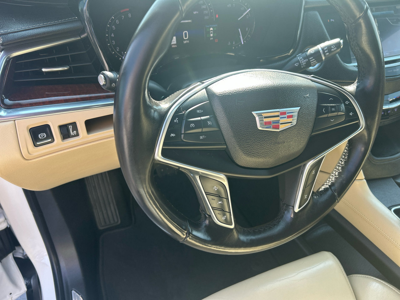 Used 2017 Cadillac XT5 Luxury image 21