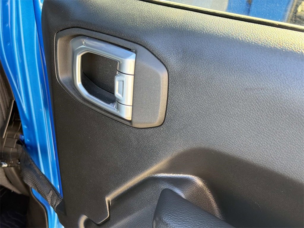 Used 2022 Jeep Gladiator Sport image 18