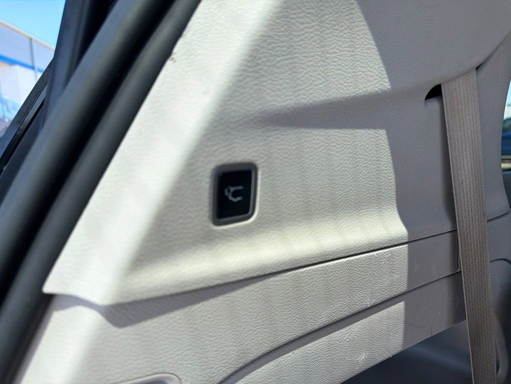 Used 2023 Chrysler Pacifica Limited FWD image 13