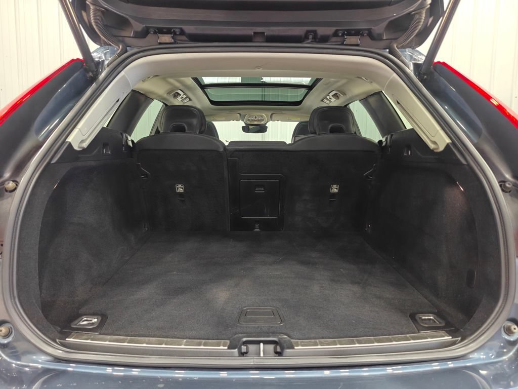 Used 2023 Volvo XC60 B5 Plus AWD/4WD image 30