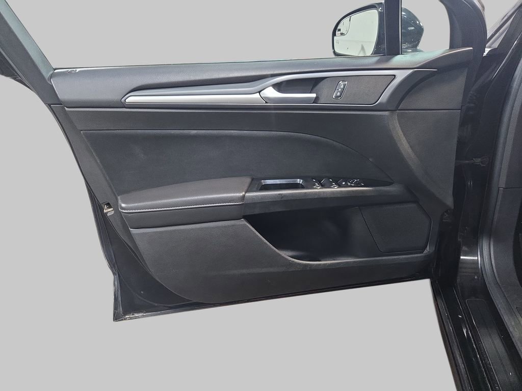 Used 2014 Ford Fusion SE image 27