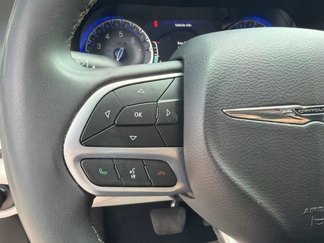 Used 2024 Chrysler Pacifica Touring-L FWD image 25