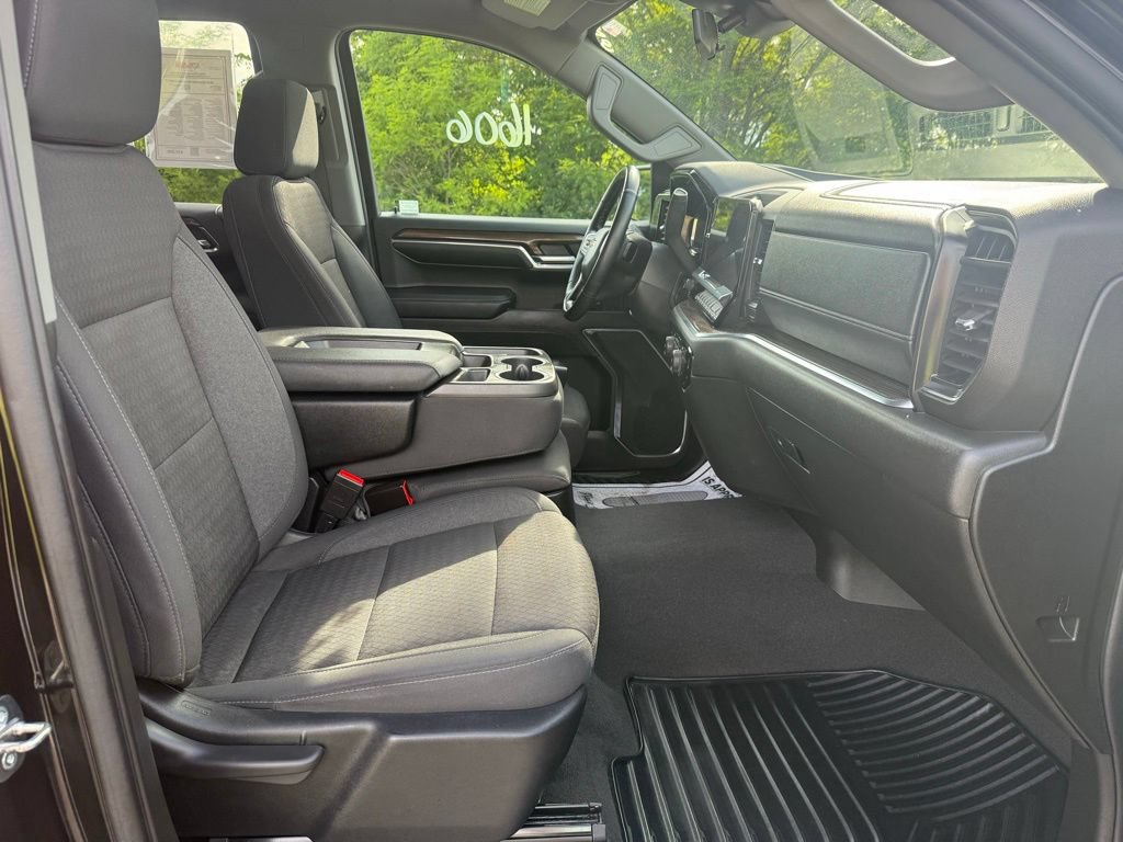 Used 2023 Chevrolet Silverado 1500 LT AWD/4WD image 20