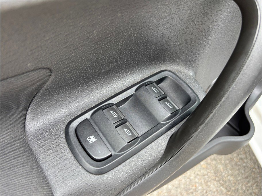 Used 2016 Ford Fiesta SE w/ Equipment Group 201A FWD image 17