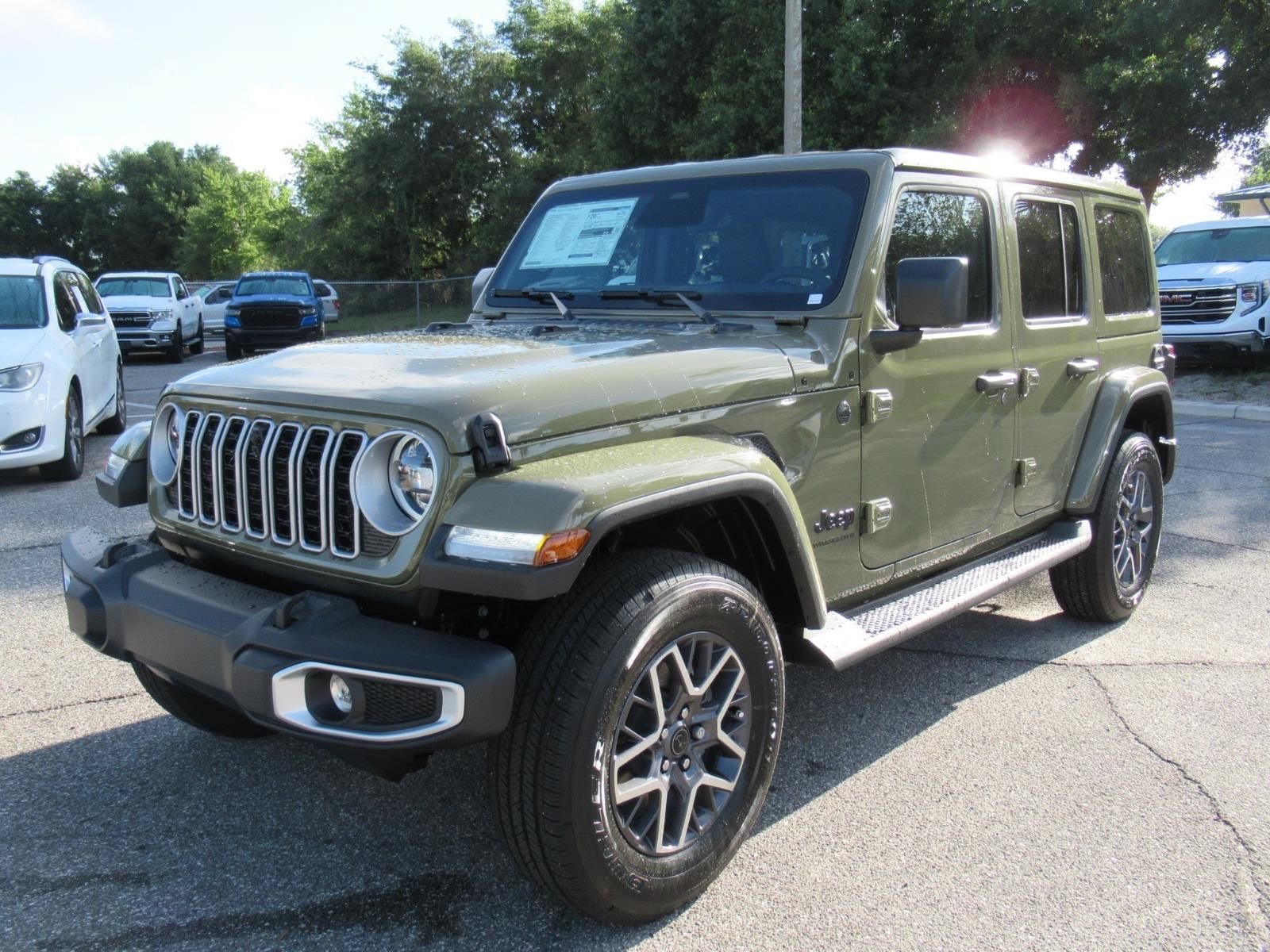 New 2026 Jeep Wrangler Unlimited Sahara AWD/4WD image 3