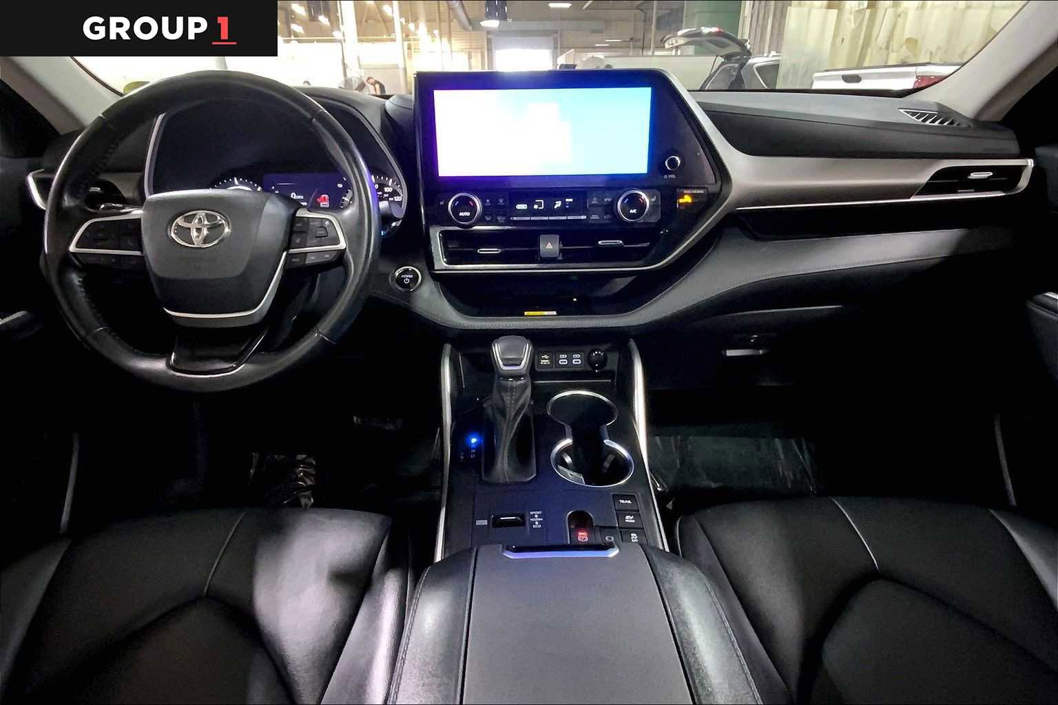 Used 2023 Toyota Highlander XLE image 16