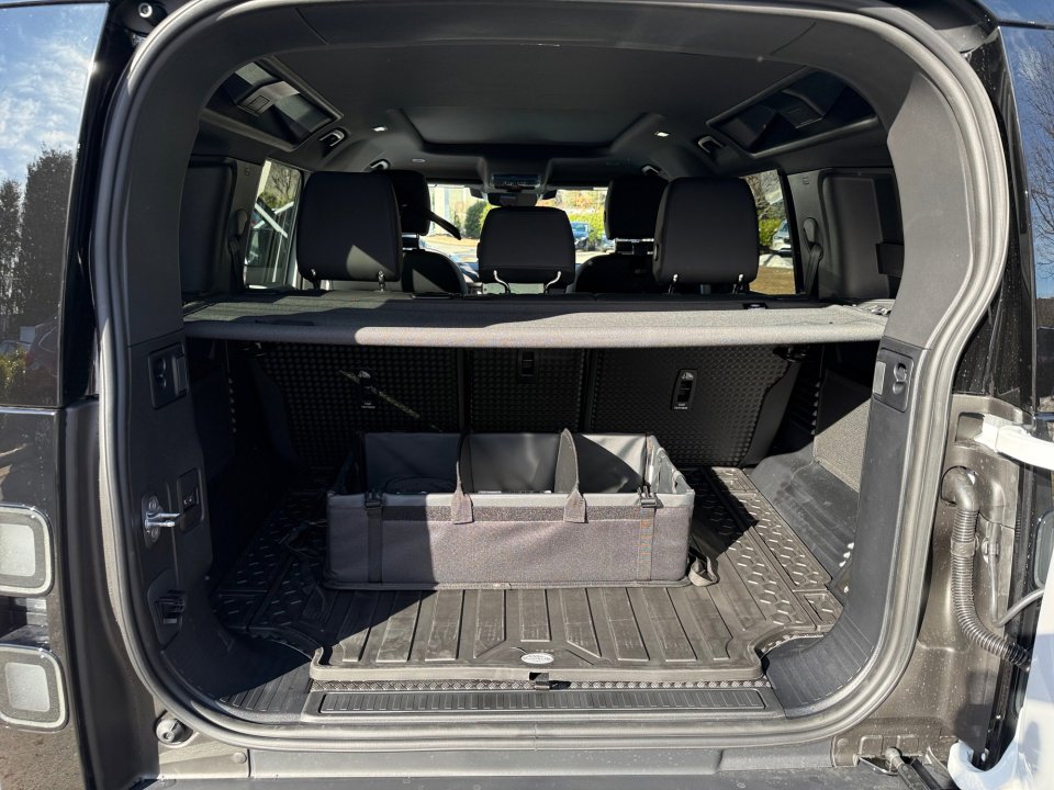 New 2026 Land Rover Defender 110 X-Dynamic SE AWD/4WD image 21