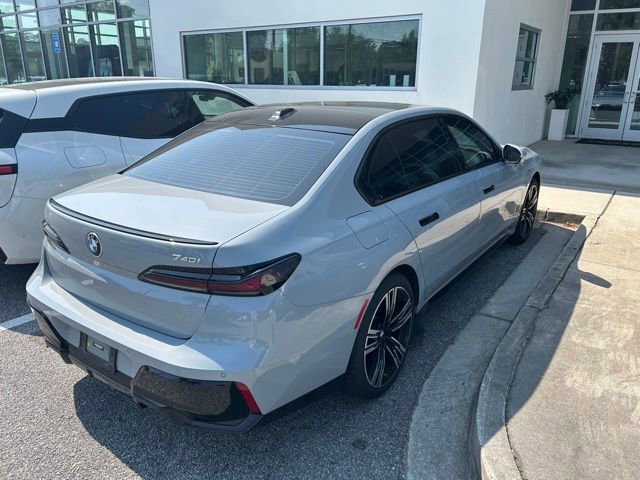 Used 2023 BMW 740i RWD image 10