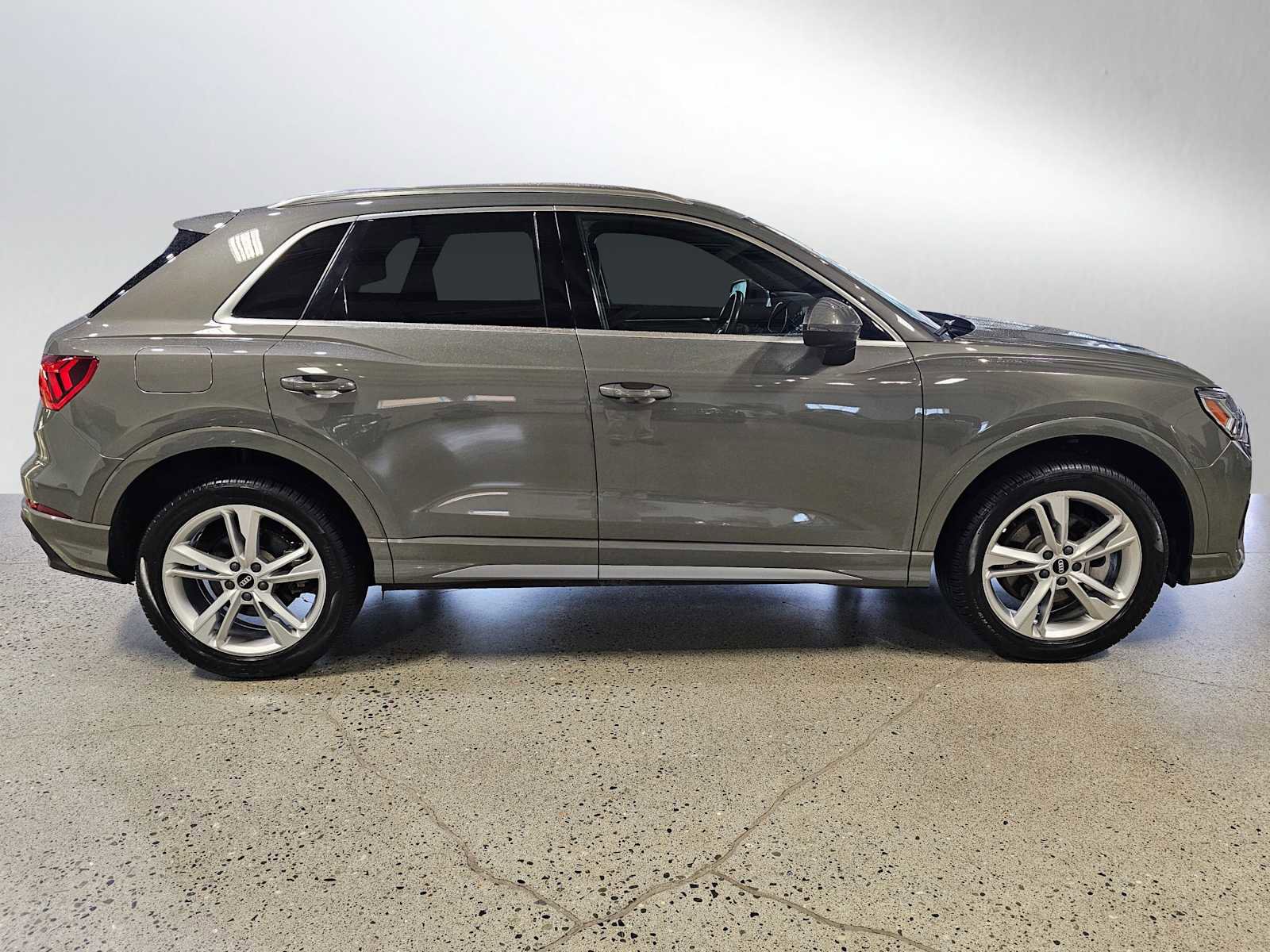 Used 2023 Audi Q3 2.0T Premium w/ Convenience Package image 8