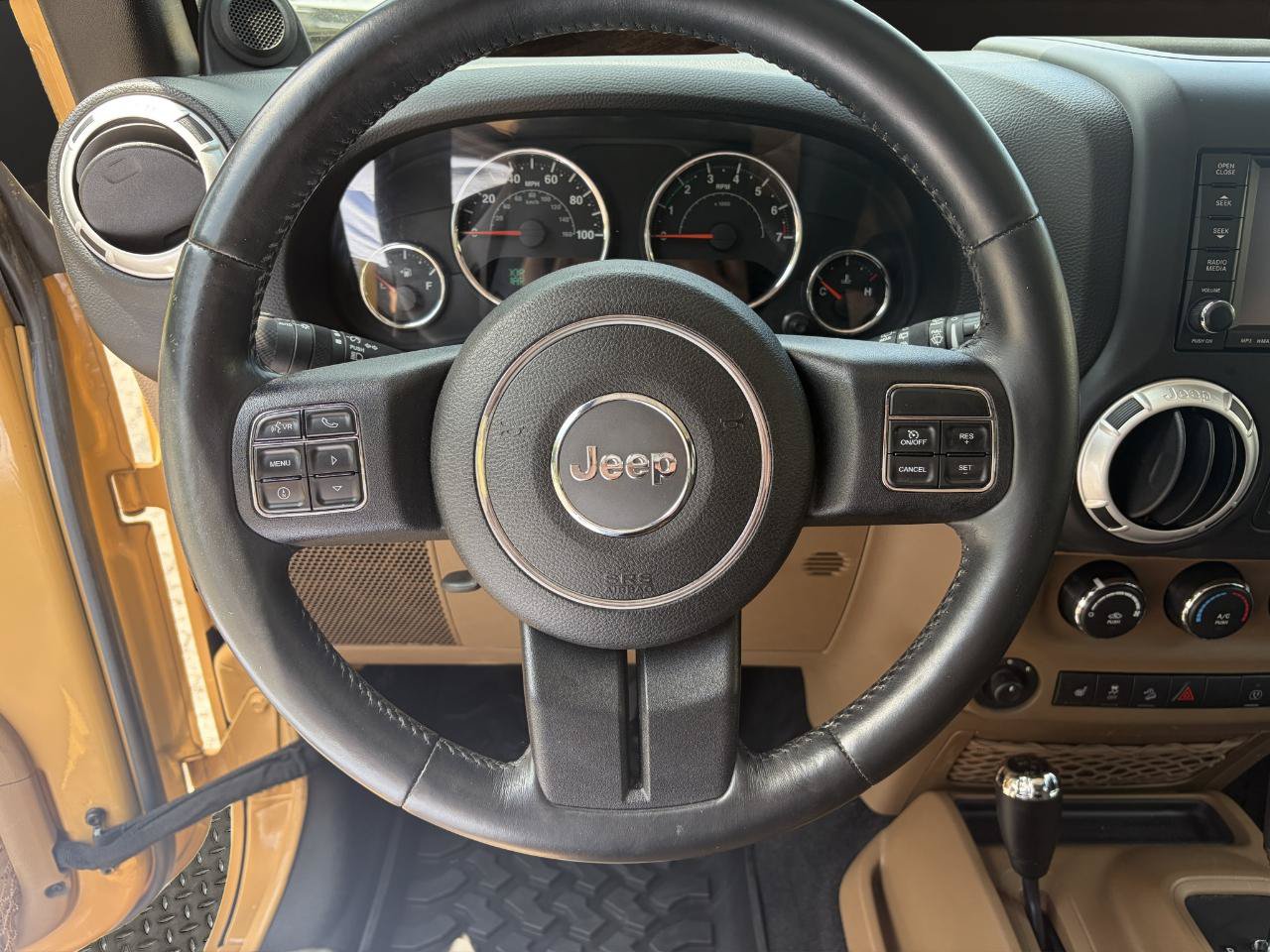 Used 2014 Jeep Wrangler Unlimited Rubicon w/ Dual Top Group AWD/4WD image 10