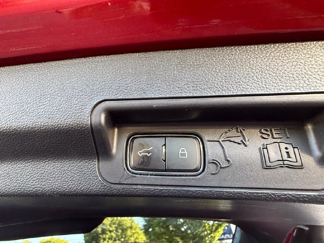 Used 2022 Ford Explorer XLT w/ Equipment Group 202A AWD/4WD image 28