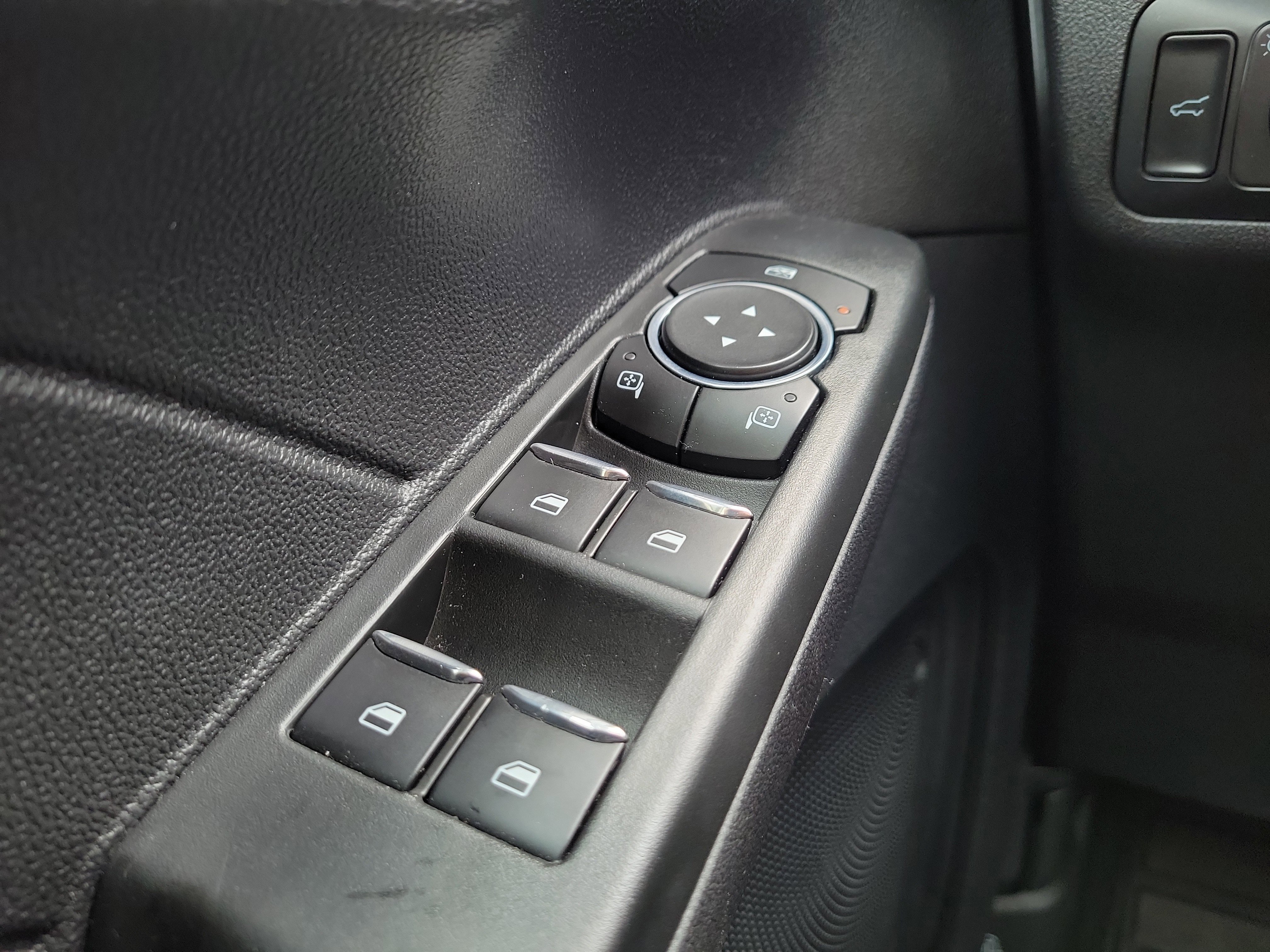 Used 2022 Ford Escape SEL w/ Technology Package image 21