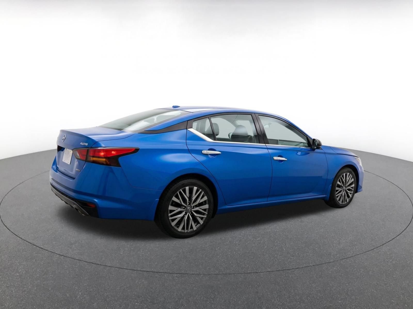 Used 2025 Nissan Altima 2.5 SV FWD image 9